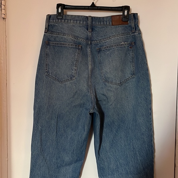 Madewell Baggy Tapered Jeans in light wash - Picture 7 of 9